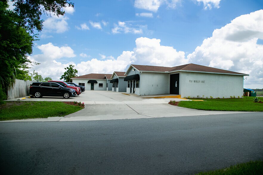 750 Wylly Ave, Sanford, FL à vendre - Photo de l’immeuble – Image 1 sur 6