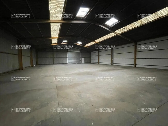 Plus de détails pour Bureau, Local d'activités à louer