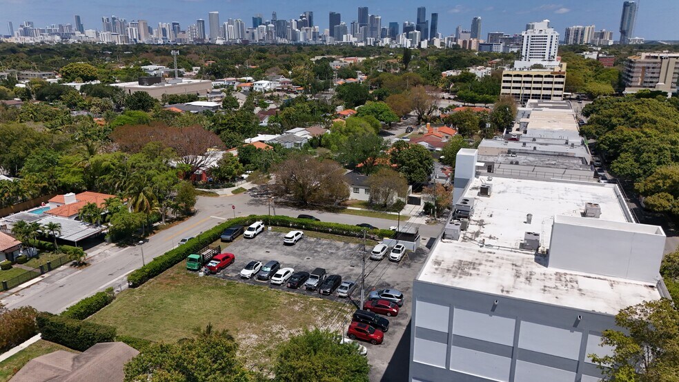 1801 Coral Way, Miami, FL à vendre - Photo de l’immeuble – Image 2 sur 48