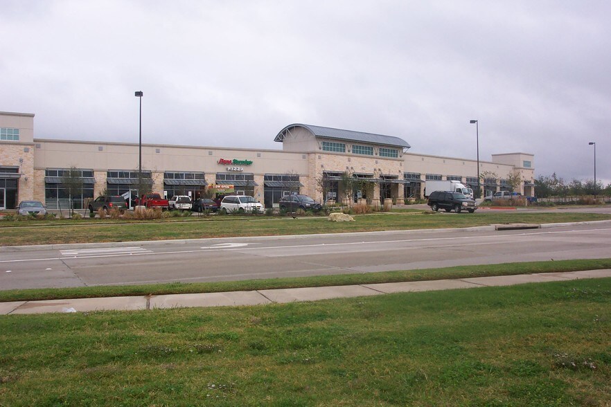 642 Uptown Blvd, Cedar Hill, TX à louer - Photo de l’immeuble – Image 2 sur 15