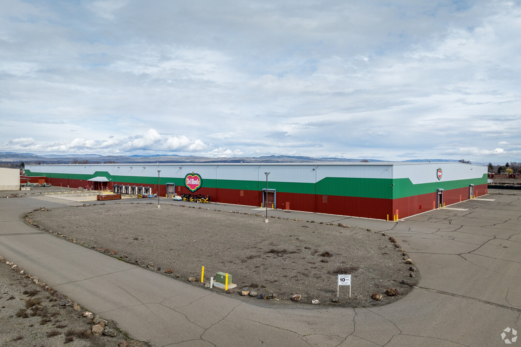 49 E 3rd Ave, Toppenish, WA à vendre Photo principale– Image 1 sur 26