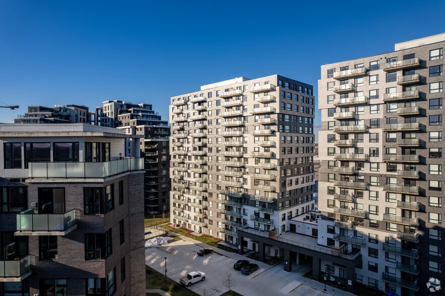 6848-6890 Boul Newman, Montréal, QC à louer - Aérien – Image 3 sur 4