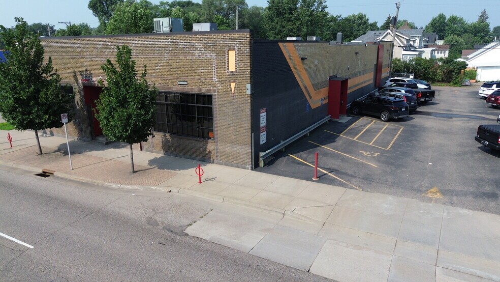 571 Snelling Ave N, Saint Paul, MN à vendre - Photo de l’immeuble – Image 2 sur 26