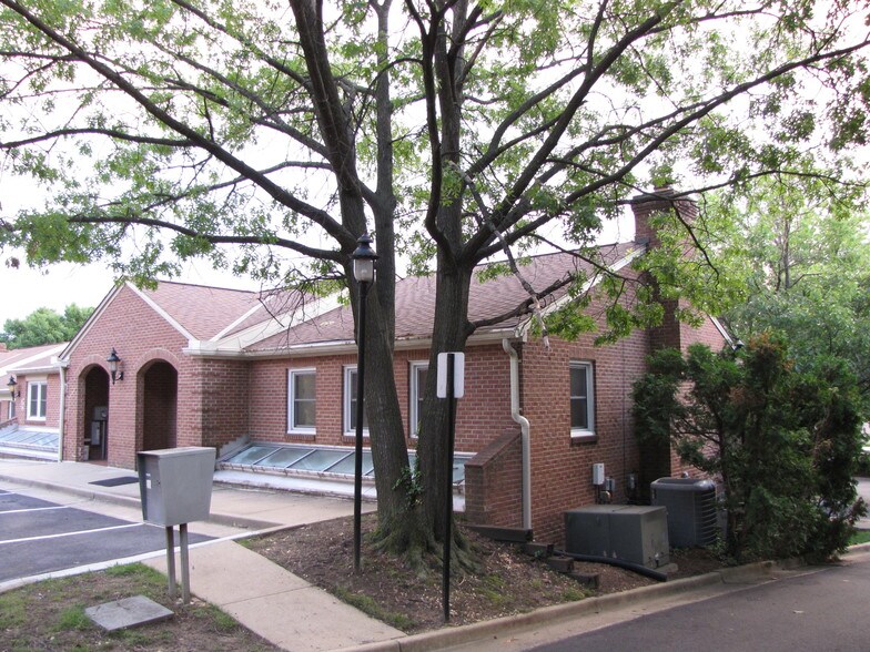 3319-3333 Duke St, Alexandria, VA à louer - Photo de l’immeuble – Image 2 sur 3
