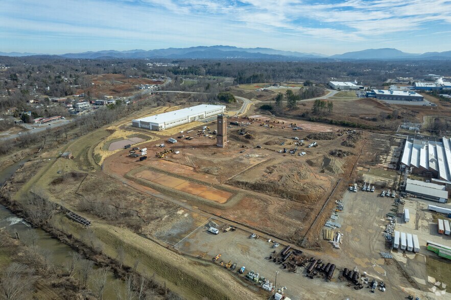 261 Enka Heritage Parkway, Candler, NC à louer - Aérien – Image 2 sur 19