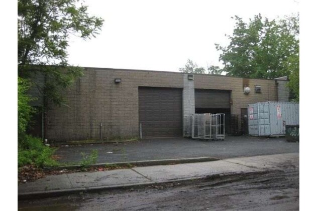 510 Manhattan Ave, West Babylon, NY à vendre - Photo de l’immeuble – Image 2 sur 3