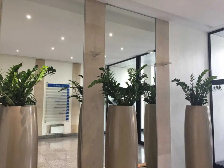 Bureau dans Bagnolet à louer - Hall d’entrée – Image 2 sur 10