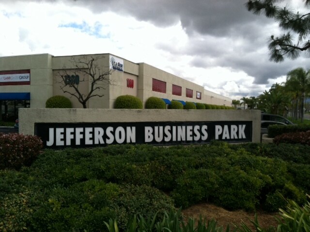 600 S Jefferson St, Placentia, CA à louer - Photo de l’immeuble – Image 2 sur 9