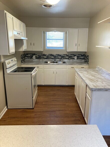 916 Jefferson St, Kerrville, TX à vendre - Photo de l’immeuble – Image 2 sur 9