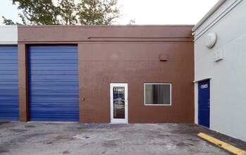 15900-15998 NW 48th Ave, Miami Gardens, FL à louer Photo de l’immeuble– Image 1 sur 2