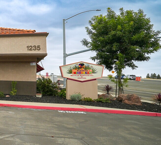 1235 Harbor Blvd, West Sacramento, CA à louer - Photo de l’immeuble – Image 3 sur 10