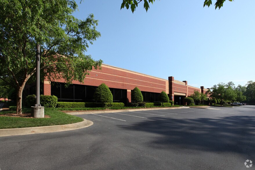 5390 Triangle Pky, Peachtree Corners, GA à louer - Photo principale – Image 1 sur 23