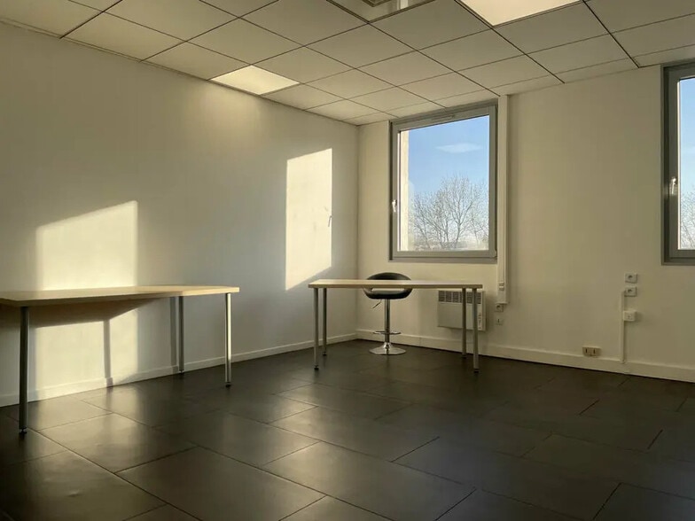 Bureau dans Dardilly à louer - Photo de l’immeuble – Image 2 sur 6