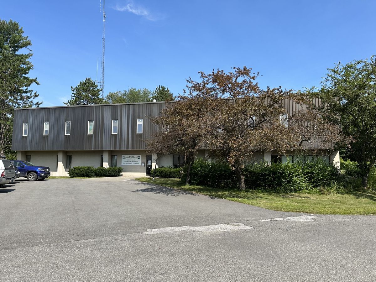 15 Iron Rd, Hermon, ME à louer Photo principale– Image 1 sur 19