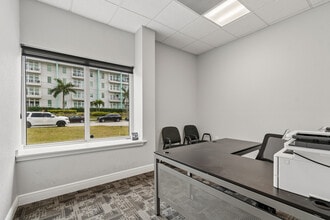 3209 30th Ave S, Saint Petersburg, FL à vendre Photo intérieure– Image 2 sur 13
