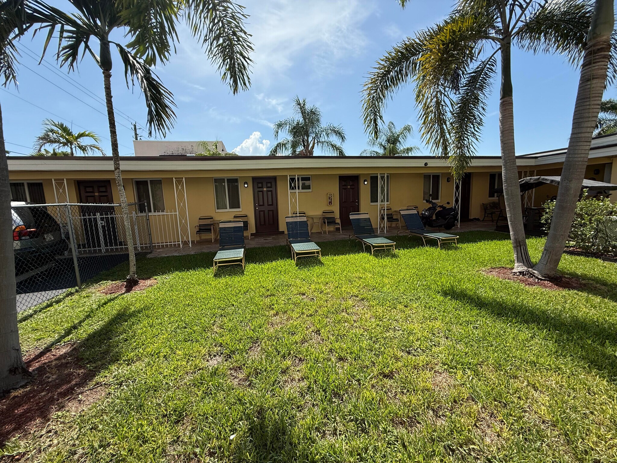 1743 Rodman St, Hollywood, FL à vendre Photo de l’immeuble– Image 1 sur 13