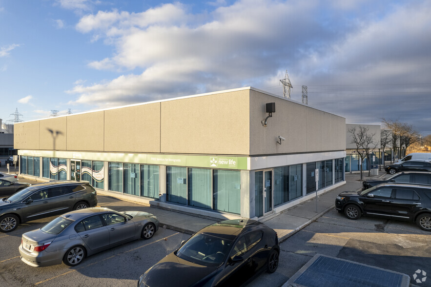 1122 Finch Ave, Toronto, ON à louer - Photo de l’immeuble – Image 3 sur 4