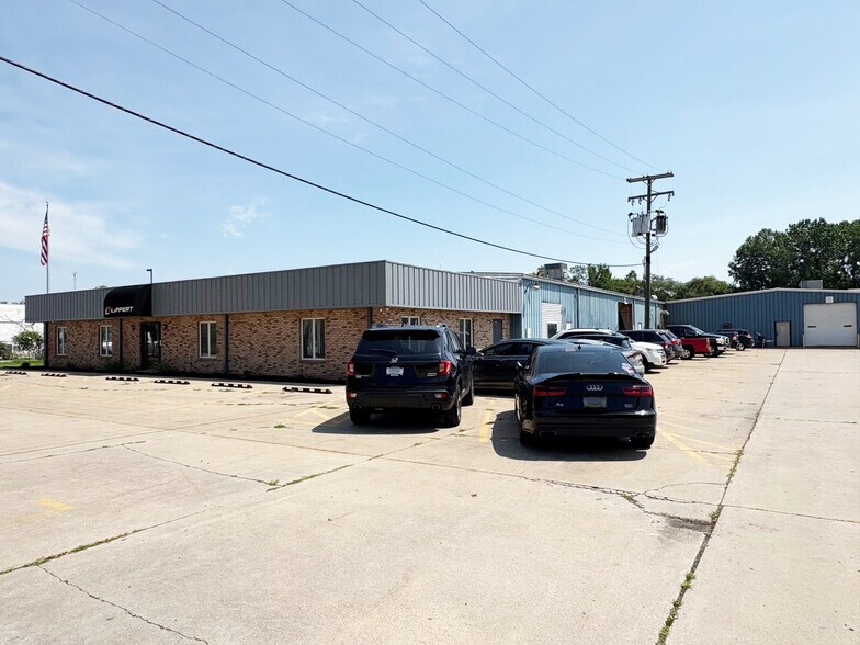 3308 Charlotte Ave, Elkhart, IN à vendre - Photo de l’immeuble – Image 1 sur 11