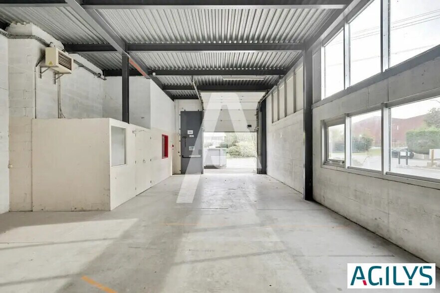 Local d’activités dans Massy à louer - Photo intérieure – Image 1 sur 8