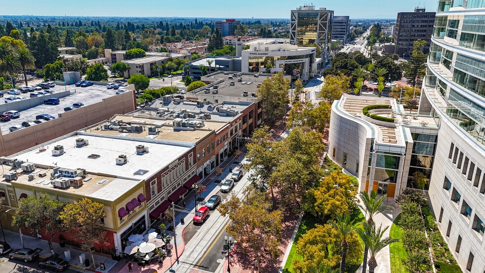 412 W 4th St, Santa Ana, CA à vendre - Photo de l’immeuble – Image 3 sur 15