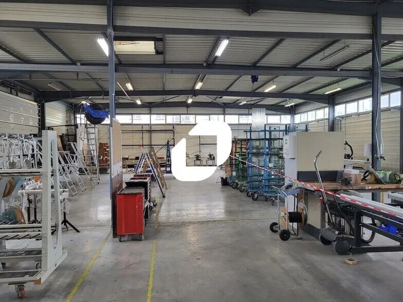 Local d'activités dans VILLENAVE-D'ORNON à vendre - Photo de l’immeuble – Image 2 sur 16