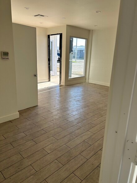 15111 Keswick St, Van Nuys, CA à vendre - Photo de l’immeuble – Image 3 sur 8