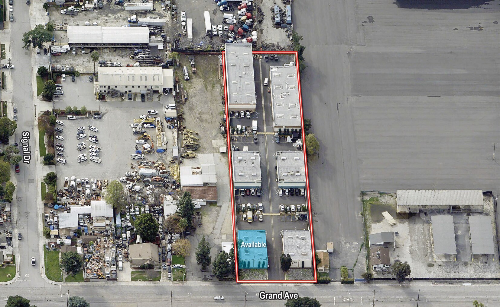 1376 E Grand Ave, Pomona, CA à louer Photo de l’immeuble– Image 1 sur 3