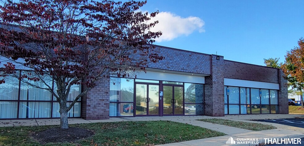 4601-4821 Carr Dr, Fredericksburg, VA à vendre - Photo de l’immeuble – Image 1 sur 6