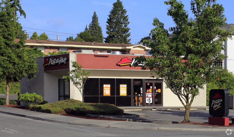 4830 Evergreen Way, Everett, WA à vendre - Photo de l’immeuble – Image 2 sur 4