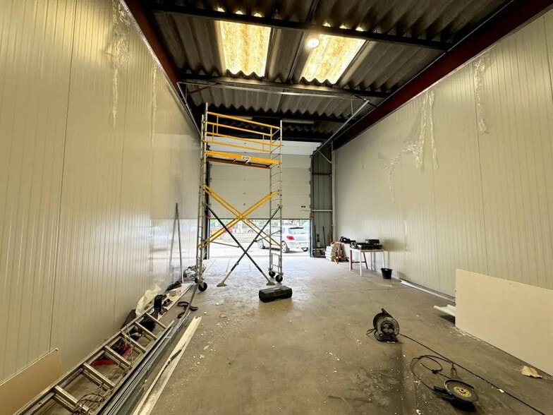 Local d’activités dans Conflans-Sainte-Honorine à louer - Photo de l’immeuble – Image 2 sur 13