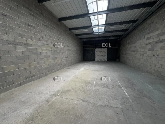 Plus de détails pour Local d'activités à louer