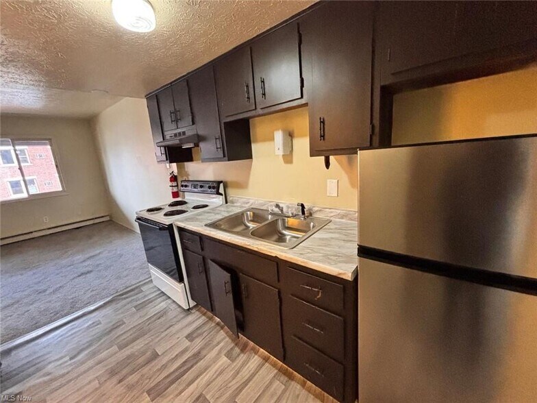 519 Crosby St, Akron, OH à vendre - Photo de l’immeuble – Image 2 sur 7