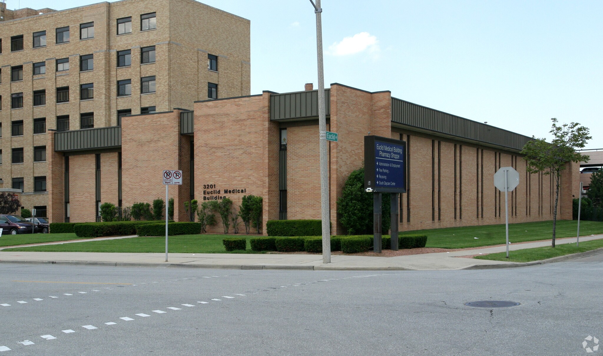 3201 S 16th St, Milwaukee, WI à louer Photo principale– Image 1 sur 3