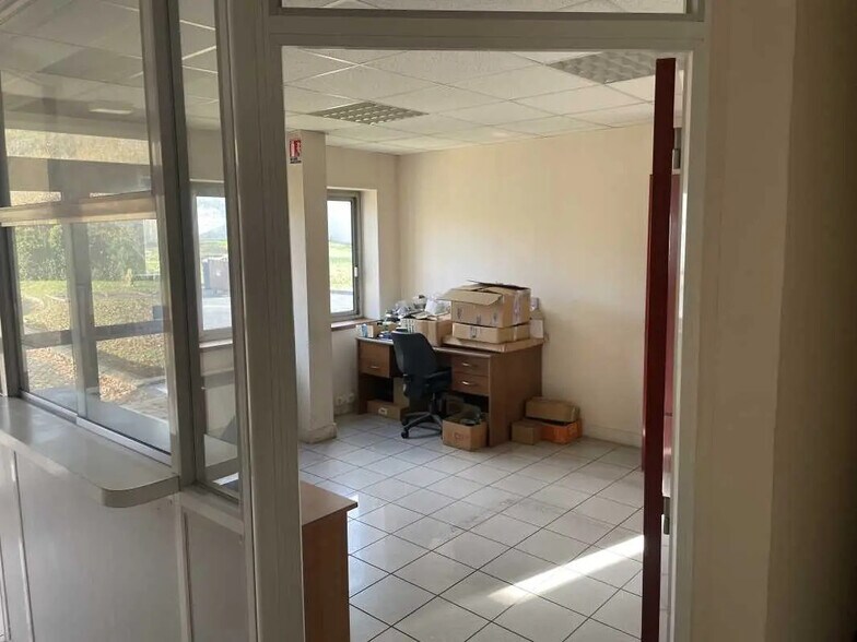 Local d’activités dans Therdonne à louer - Photo intérieure – Image 3 sur 19