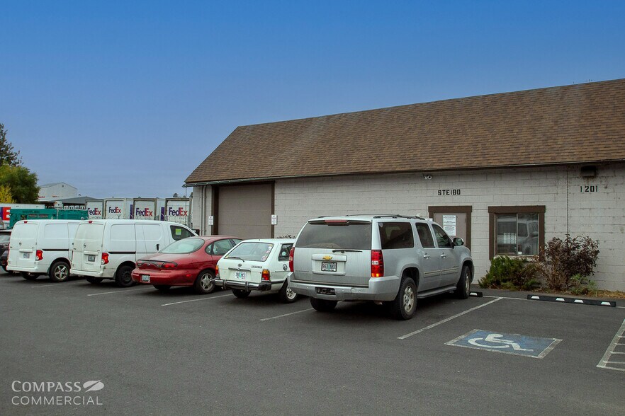 1201 NE 2nd St, Bend, OR à louer - Photo de l’immeuble – Image 3 sur 6