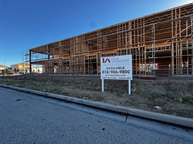 41255 11th St W, Palmdale, CA à vendre - Photo de la construction – Image 3 sur 4