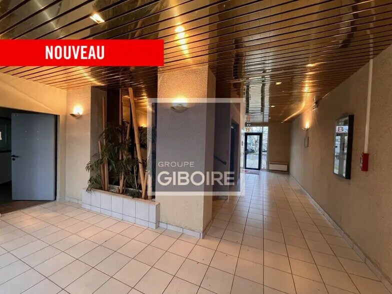 Bureau dans Saint-Grégoire à vendre - Hall d’entrée – Image 3 sur 4