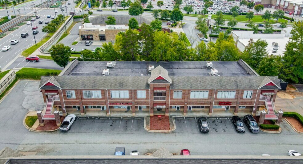 7925 N Tryon St, Charlotte, NC à louer - Photo de l’immeuble – Image 3 sur 3