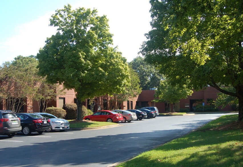 6767 Old Madison Pike, Huntsville, AL à louer - Photo de l’immeuble – Image 1 sur 3