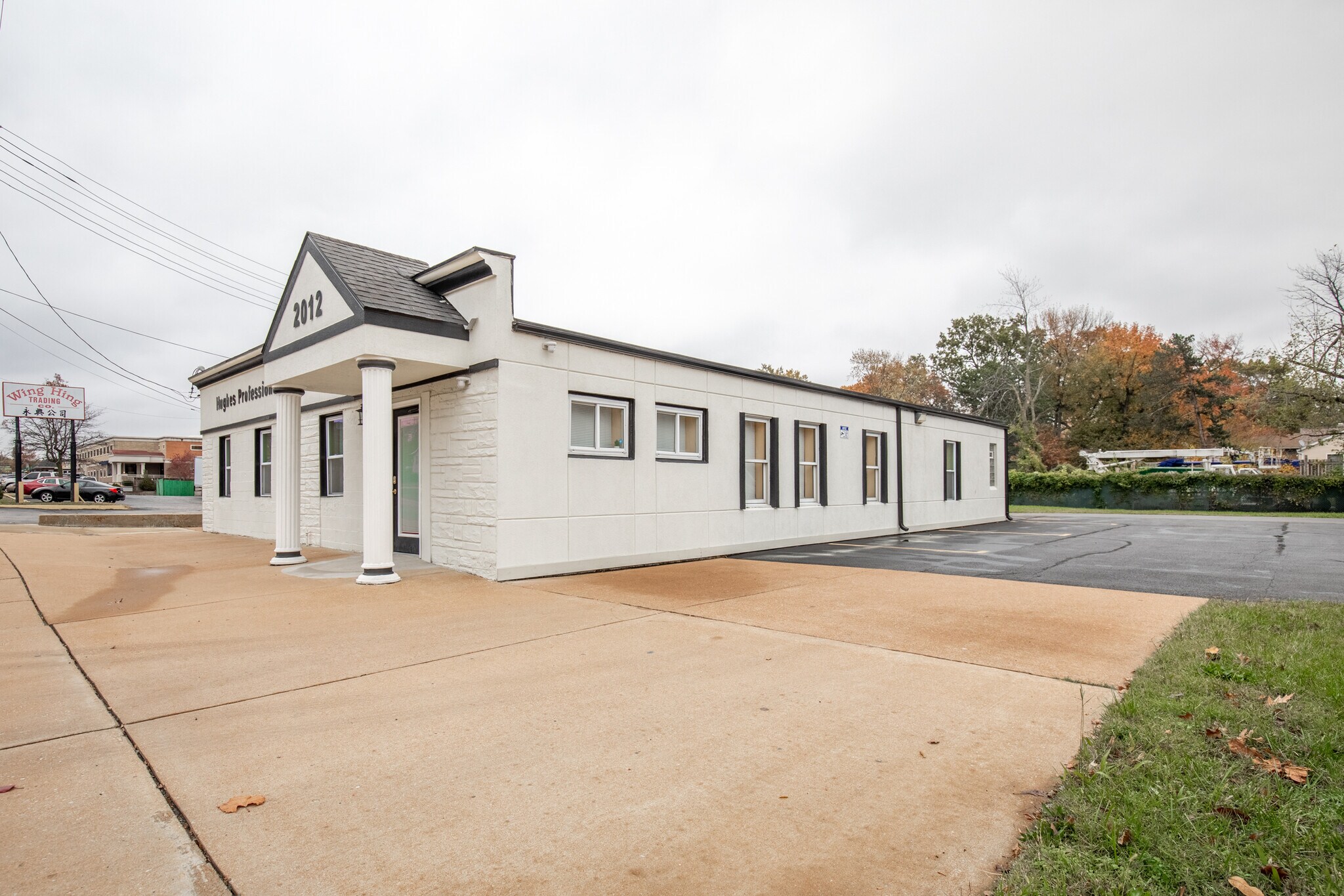 2012 Woodson Rd, Overland, MO à louer Photo principale– Image 1 sur 9