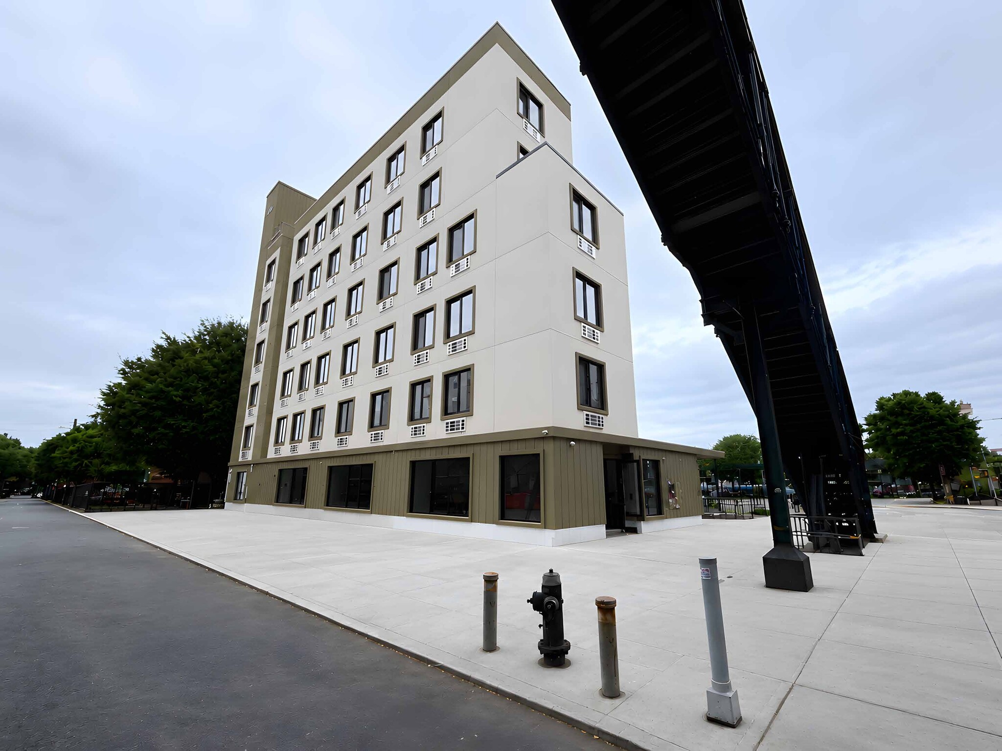 1283 Southern Blvd, Bronx, NY à louer Photo principale– Image 1 sur 2
