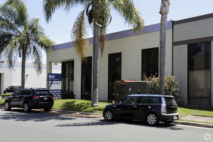 5672 Buckingham Dr, Huntington Beach, CA à louer - Photo de l’immeuble – Image 3 sur 4