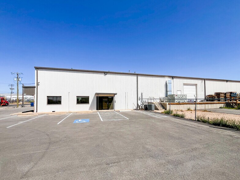 7 E Industrial Loop, Midland, TX à vendre - Photo de l’immeuble – Image 3 sur 23