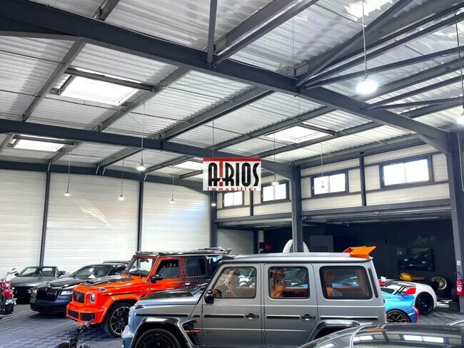 Plus de détails pour Local commercial à louer