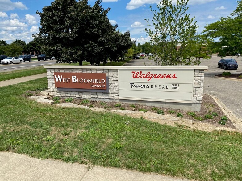 7306-7490 Haggerty Rd, West Bloomfield, MI à louer - Photo de l’immeuble – Image 2 sur 10