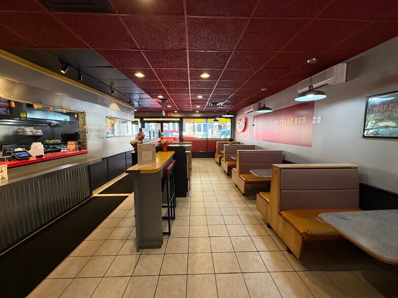 1096 Elmwood Ave, Buffalo, NY à vendre - Photo de l’immeuble – Image 2 sur 15