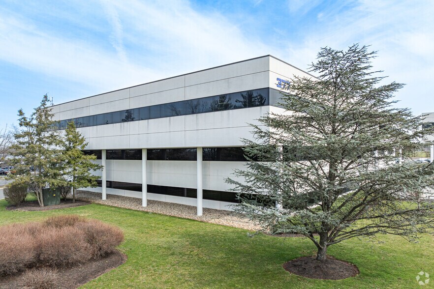 377 Hoes Ln, Piscataway, NJ à louer - Photo principale – Image 1 sur 10