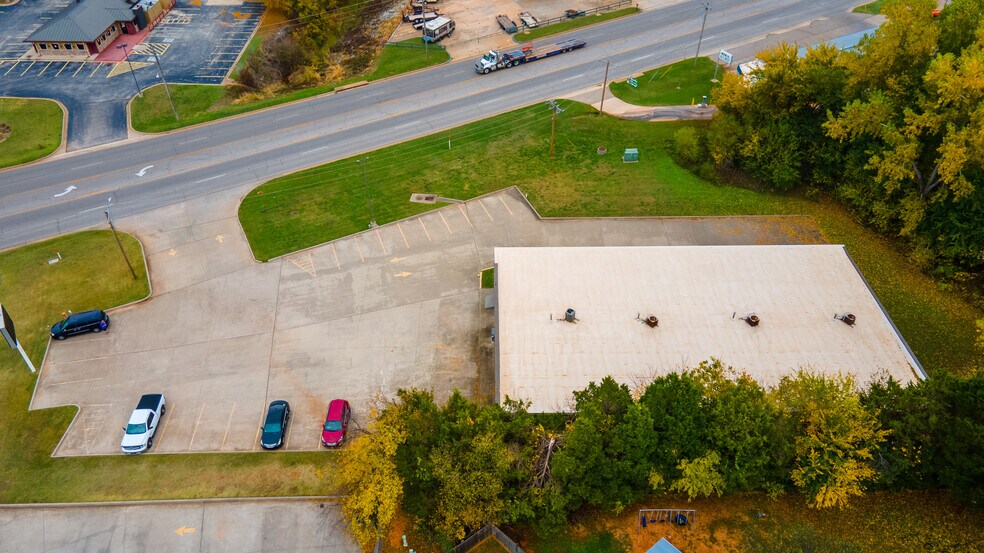 720 N Main St, Noble, OK à louer - Photo de l’immeuble – Image 2 sur 9