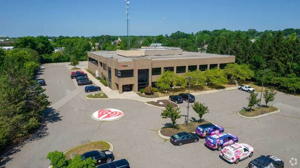 27675 Halsted Rd, Farmington Hills, MI à louer - Photo de l’immeuble – Image 2 sur 5