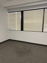 1232 E Broadway Rd, Tempe, AZ à louer Photo intérieure– Image 2 sur 6